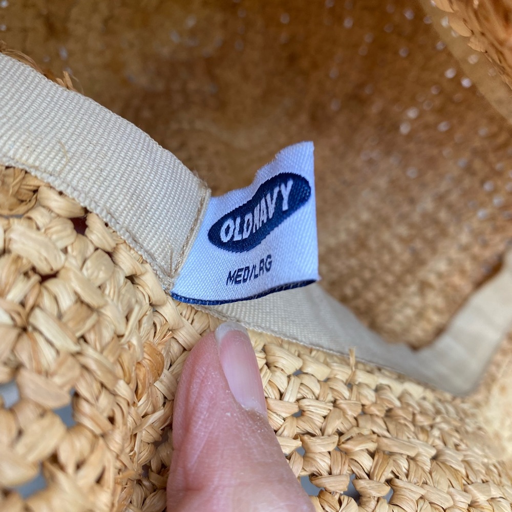 Old Navy straw beach hat size medium/large like new - Picture 4 of 4